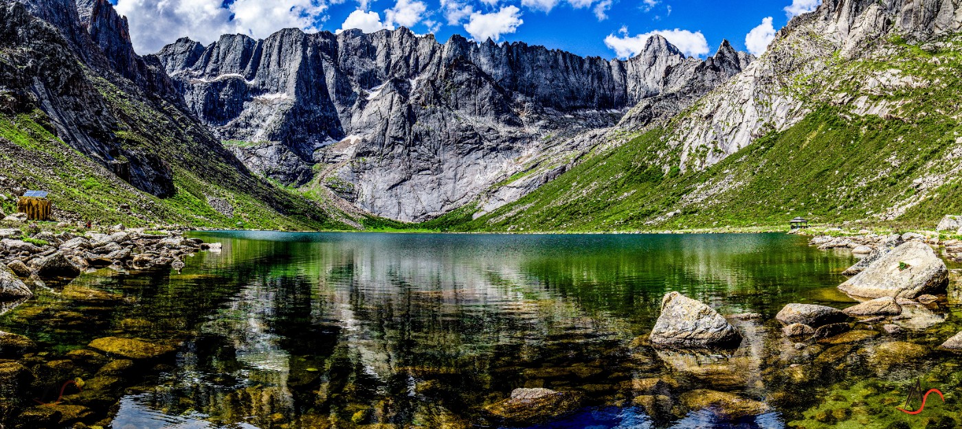 阿坝县石头山风景图片