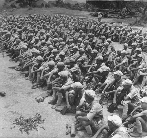 ֣Chinese foot soldiers, wearing straw sandals, waiting in lines to be fed..jpg
