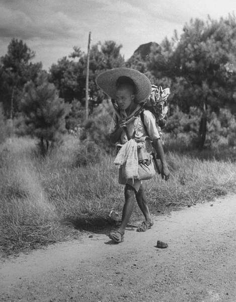 ֣Young Chinese soldier wearing straw sandals and carrying a load on his back..jpg