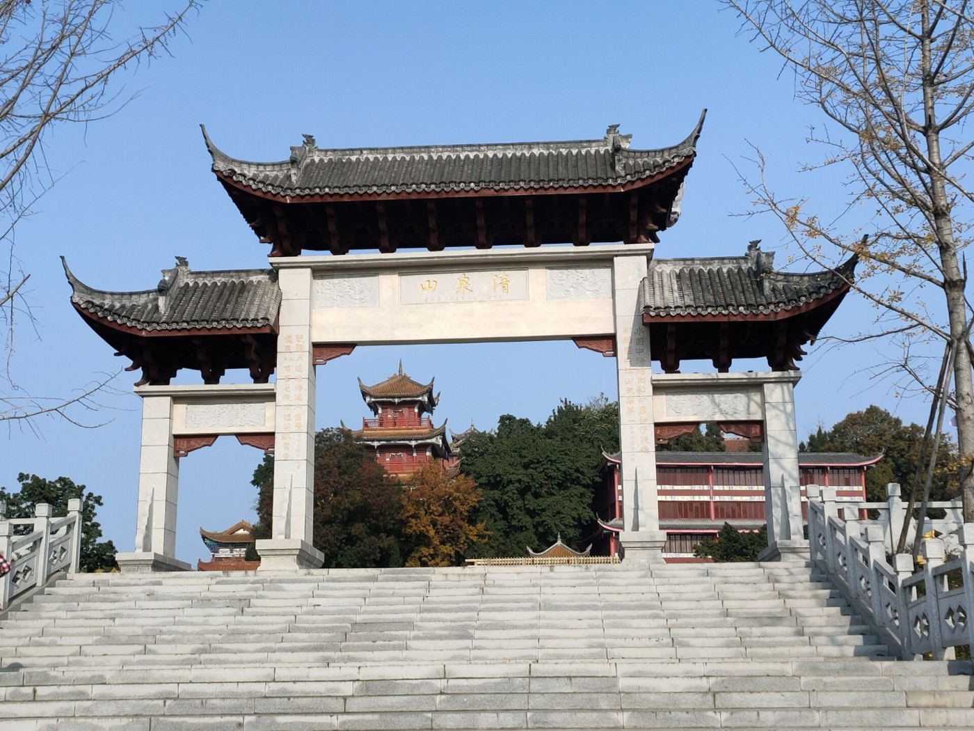 清泉寺这个大门改造看样子春节前是修不好的