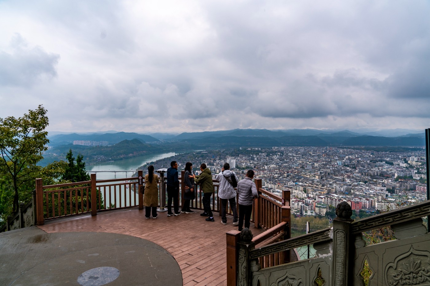 阆中白塔山公园图片