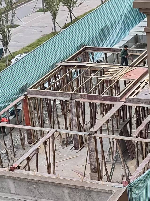 132044mpqqkti020tq0t5x.jpg