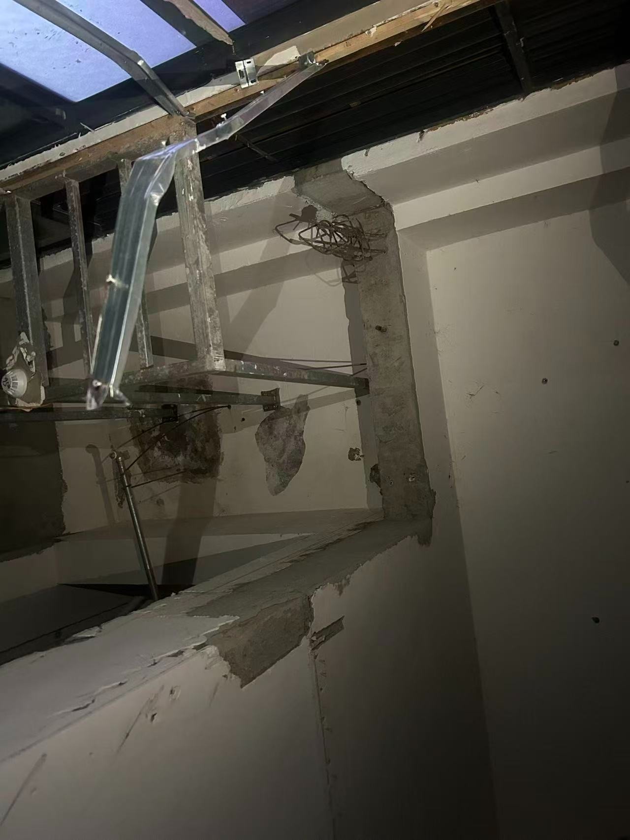 ��¶�ļ���ǽ�ֽ�