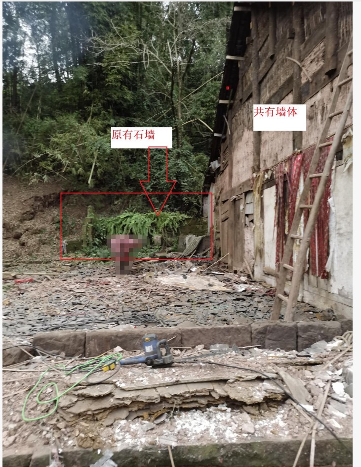 ������Ƭ�ǲ��ʩ���е��ֳ�������չʾ���������ھӼҵ���ʷ��ǽ���Լ��Ҽҷ��ݺ���֮����������ԭ��ʯǽ ...