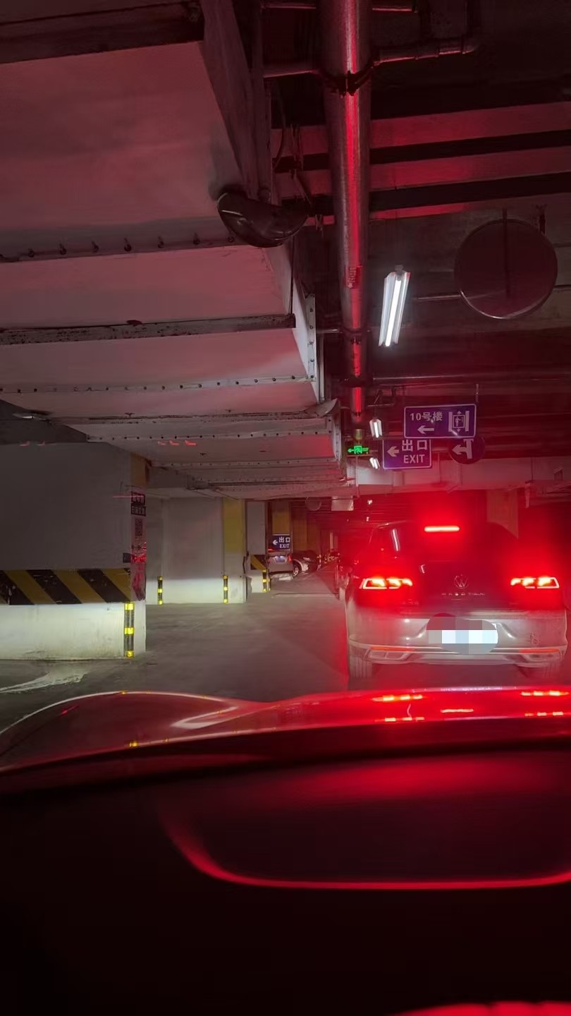 �⻪����A��B��ÿ������ͣ�����ڶ��Ŷ�ӵ��