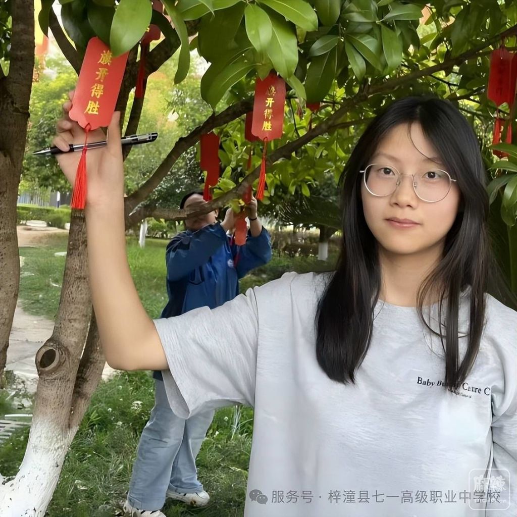 700ab572587e4e309a961bdfd17a5728.jpeg