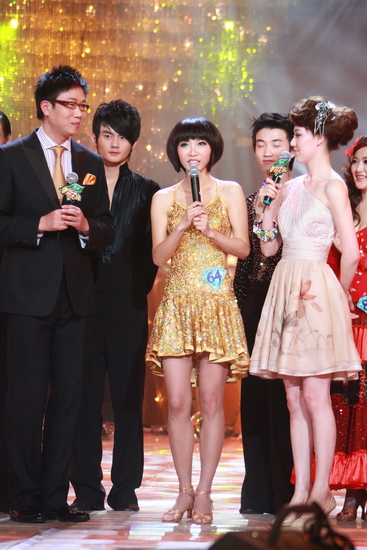 2009东方卫视全国主持人版《舞林大会》的比赛正如火如荼,来自东南