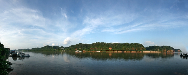 " 拉长"的乐山睡佛 天正摄.jpg