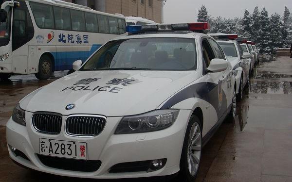 2010年3月30日,上海市公安局交通警察总队装配宝马5系警车,为世博保