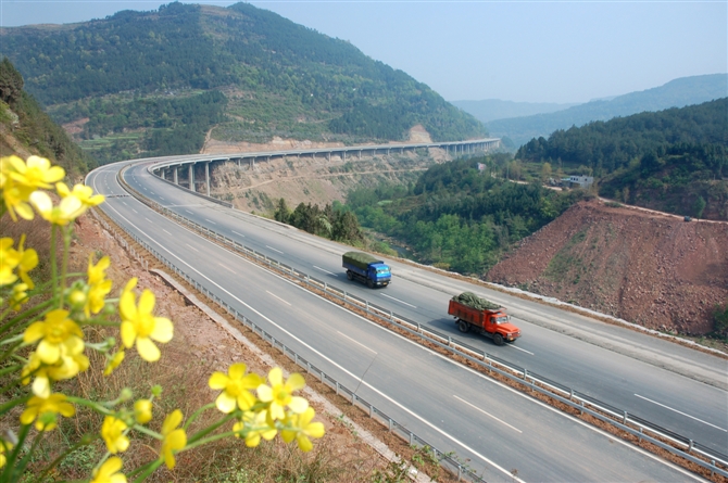 广巴高速公路图片