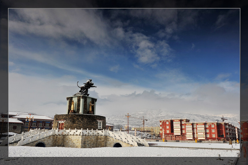 霍尔广场初雪 美丽炉霍系列