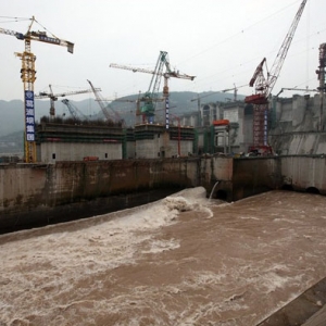 �˱���Ұ�ˮ��վ��ʼ��ˮ �İ������سǽ���ʧ